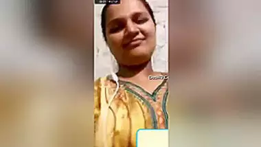 Today Exclusive Horny Desi Girl Showing Her Boobs And Pussy On Video