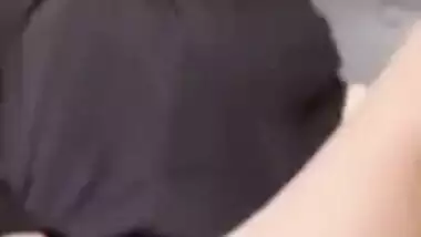 Arabian Women From London Rubbing Her Cunt...