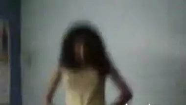Desi Teen Showing Wet Pussy And Boobs