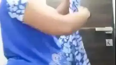 Big ass Bhabhi making dress changing video