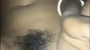 Green pepper easily replaces the horny Desi girl any sex toy