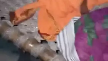 Desi Bihari housewife captured nude on mobile cam