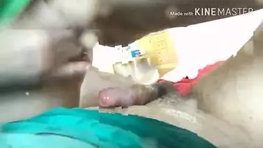 Hindi dirty talk karke bhabhi ne khade lund par susu ki