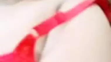 Big booby Pakistani girl boobs show selfie