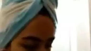 Indian Bhabhi In Bathroom – Movies