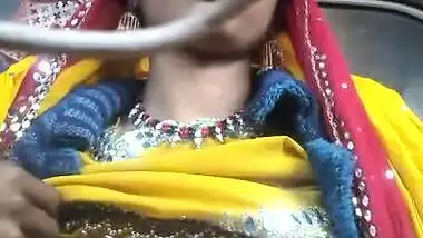 Village bhabhi showing melons