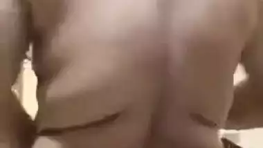 Desi girl doesn't how many people see this XXX video of her boobies