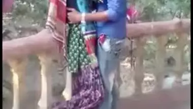 Outdoor Desi mms clip of slim Indian gal caught kissing her lover