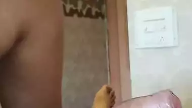 Chubby naked girl sucking dick of BF