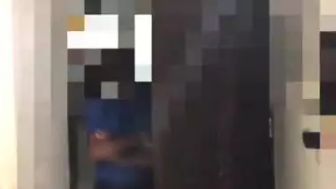 Desi wife towel drop dare in front of delivery boy