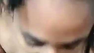 Hot girl gives a deep Indian blowjob in Assamese sex video