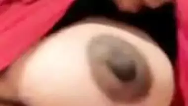 Desire to flash boobs fills the Indian woman during the video call