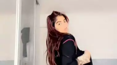 Pakistani sex maal removing salwar suit to nude