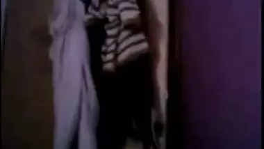 Bhabhi changing her saree