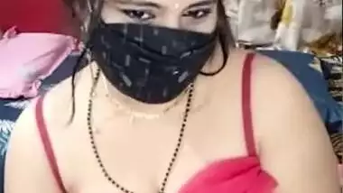 Sexy busty bhabhi teases with her XXX curves for Desi webcam show