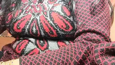 Sexy Desi Bhabhi shows her cute boobs