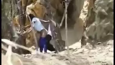 Horny lovers caught having quickie in doggy outdoor in Desi mms video
