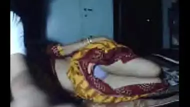 Village bhabhi shows bushy pussy & nice boobs