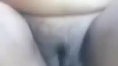 Curvy Desi village girl shows perky XXX tits and pussy in MMS clip