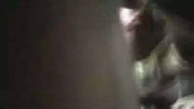 Desi girl sucking when bathing and bf captured