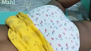 Tamil Aunty Mahi Funny Play And Shaking With Dick