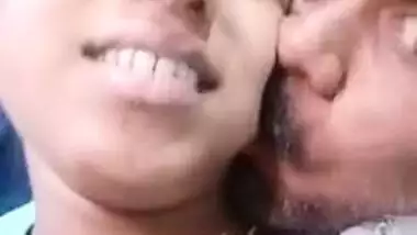 Babe in a sari show off her face on camera while Desi man is kissing her