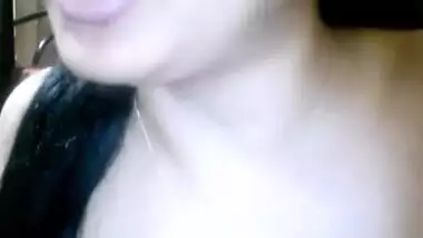 Puneri with her lips