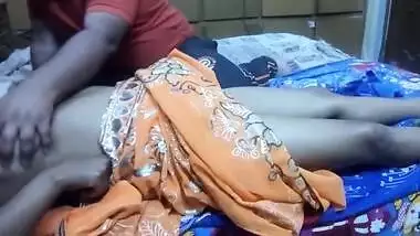 Ghar Ke Naukar Se Maa Beti Dono Chud Gaiy