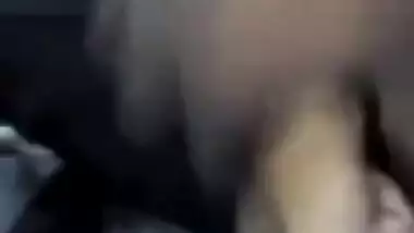 Indian MILF in green bra and sari shows off her XXX body but man touches