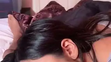 Hot Bangla babe sucks a dick and balls in Indian porn