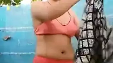 Chubby MILF has XXX body parts exposed for Desi online lovers on camera