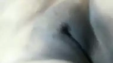 Inventive Desi aunty uses selfie stick while recording XXX masturbation