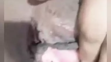 Pussy rubbing MMS video of hot Indian college girl