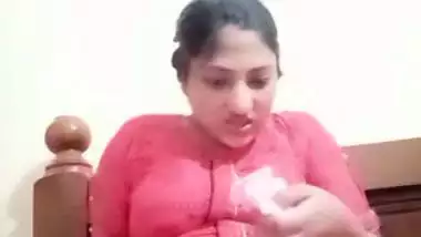 Horny girlfriend masturbating xxx pussy with rod