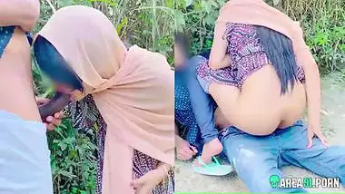 Very risky public fuck with very shy college desi girl caught on camera mms