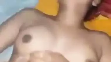 Fatty Desi XXX wife gives pussy to her fucker on camera in MMS video