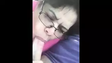 Nerdy Desi Bhabhi gives lucky partner nice XXX blowjob right in car