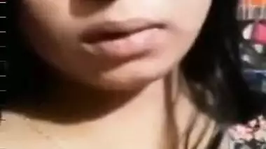 Desi Babe Showing her Boobs on VC
