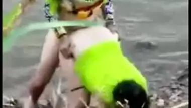 Desi school girl at very risky outdoor fucking with BF, mms online