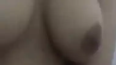 Sexy Desi Babe Showing Boobs