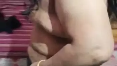 Mature Indian aunty changing dress on cam