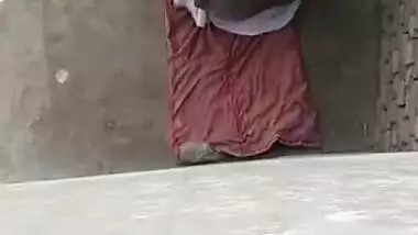 Spying Sasur fucking bahu video going viral online
