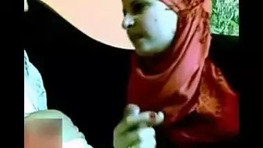 Beautiful bhabhi gives an amazing blowjob to husbandâ€™s friend