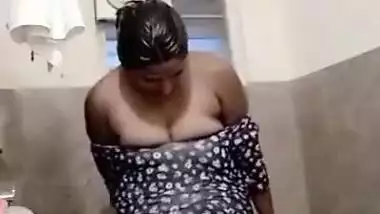 Swathi Naidu wearing dress after bath