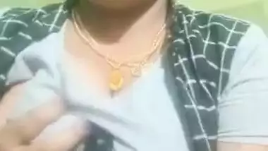 Bhabhi Horny Expression showing Pussy