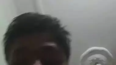 Tenant Bhabhiâ€™s sexy XXX selfie sex video with house owner
