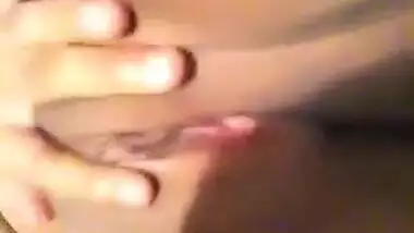 Hot Desi Girl using a Vibrator on cam with BF