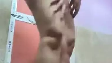 Tempting Desi whore takes her XXX fruits to light and waters them