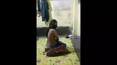 Maine bahan ki saheli ke doodh dabay