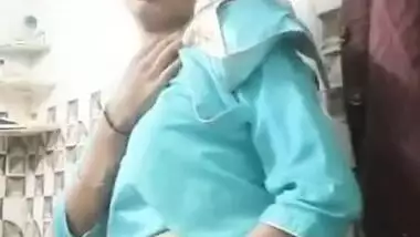 Suit wali chasmish babe in bathroom